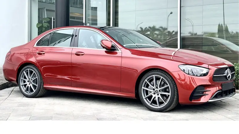 MERCEDES-BENZ E300 AMG-2024
