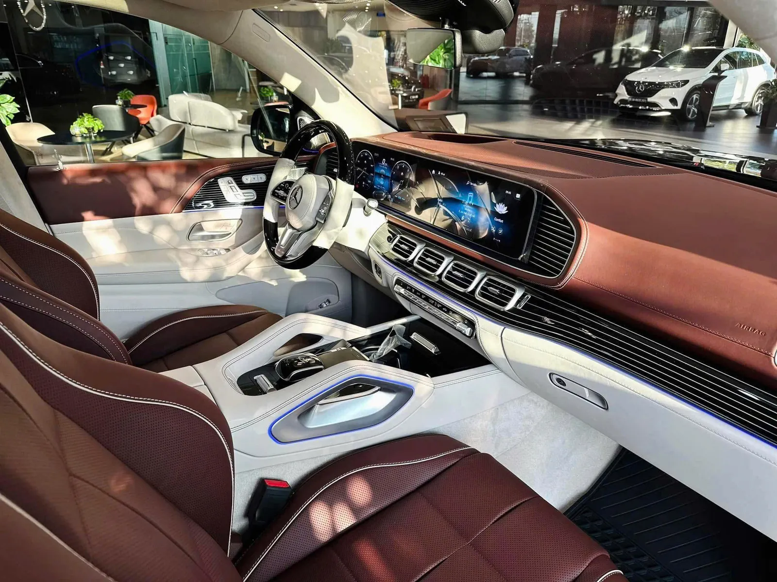Bảng táp-lô và màn hình kép MBUX thế hệ mới trên Maybach GLS 480 2026