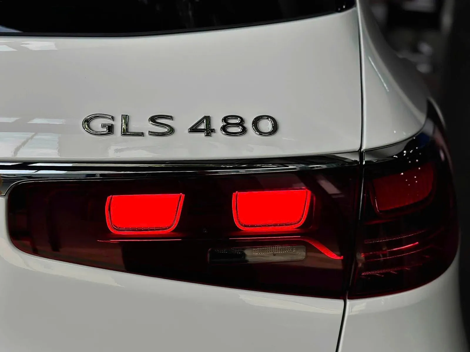 Chữ GLS 480 trên cửa cốp Mercedes-Maybach GLS 480 2026
