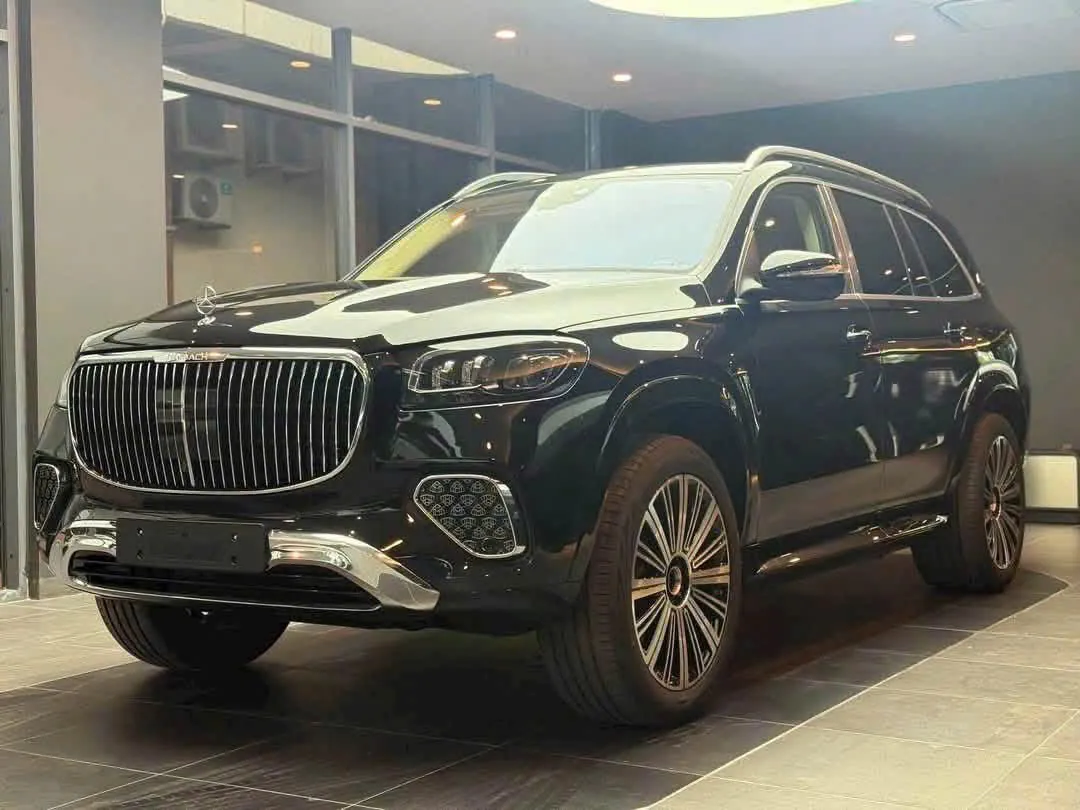 Mercedes-Maybach GLS 480 2026 màu đen nhìn góc trước